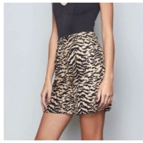 Good American Pants - NWT Women's Good American Animal Print Skirt/Shorts Size 6